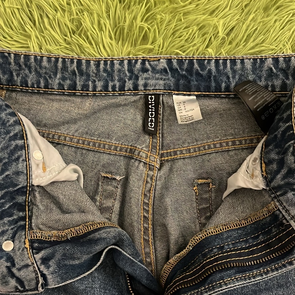 Jean - Picture 2 of 2